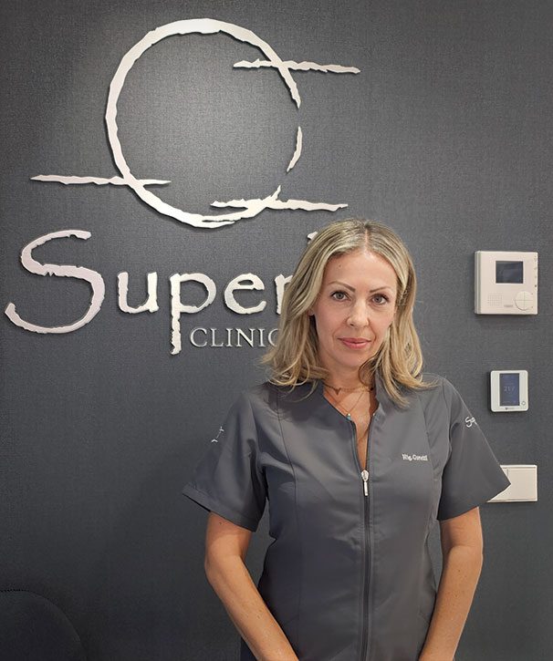Mostrador de recepción Clínica Dental Superbia